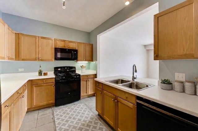 2951 CENTRAL Street 307, Evanston, IL 60201