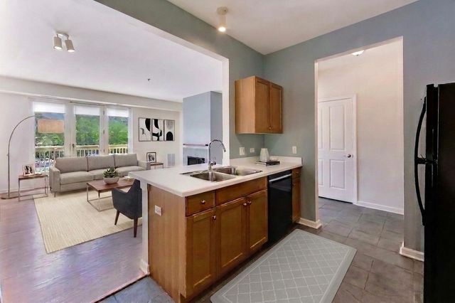 2951 CENTRAL Street 307, Evanston, IL 60201
