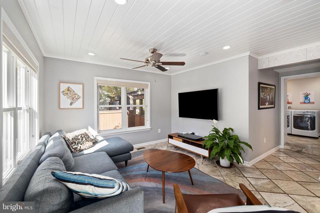 1604 N EDGEWOOD ST, Arlington, VA 22201