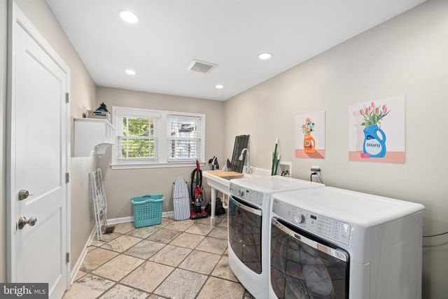 1604 N EDGEWOOD ST, Arlington, VA 22201