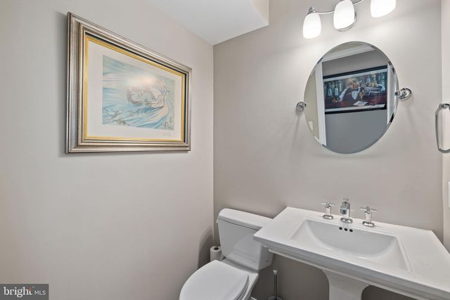 1604 N EDGEWOOD ST, Arlington, VA 22201