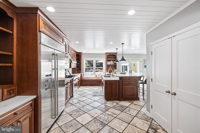1604 N EDGEWOOD ST, Arlington, VA 22201
