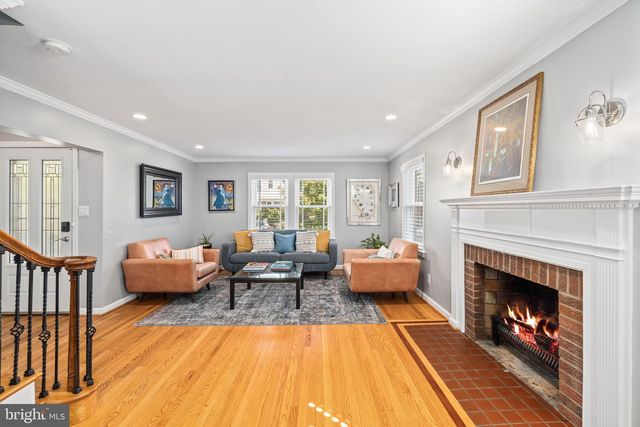 1604 N EDGEWOOD ST, Arlington, VA 22201