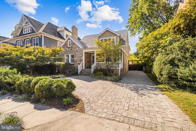 1604 N EDGEWOOD ST, Arlington, VA 22201