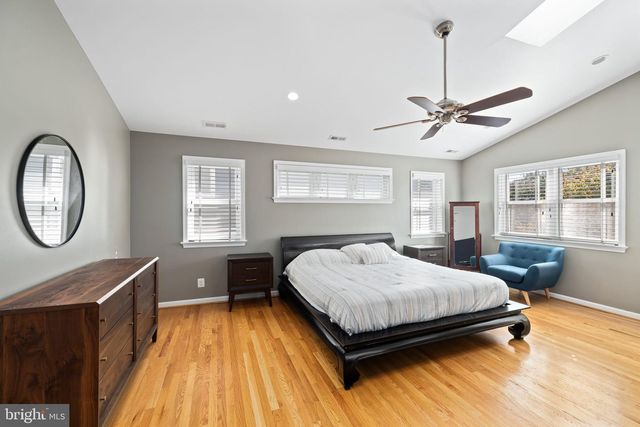 1604 N EDGEWOOD ST, Arlington, VA 22201
