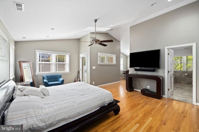 1604 N EDGEWOOD ST, Arlington, VA 22201