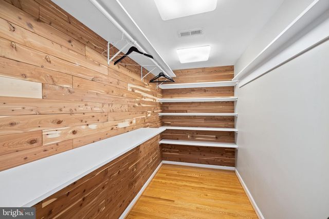1604 N EDGEWOOD ST, Arlington, VA 22201