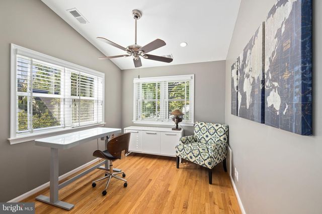 1604 N EDGEWOOD ST, Arlington, VA 22201