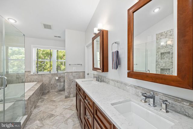 1604 N EDGEWOOD ST, Arlington, VA 22201