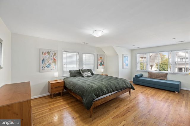 1604 N EDGEWOOD ST, Arlington, VA 22201