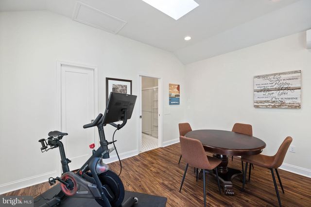 1604 N EDGEWOOD ST, Arlington, VA 22201