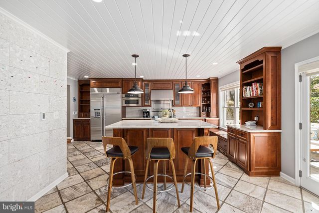 1604 N EDGEWOOD ST, Arlington, VA 22201