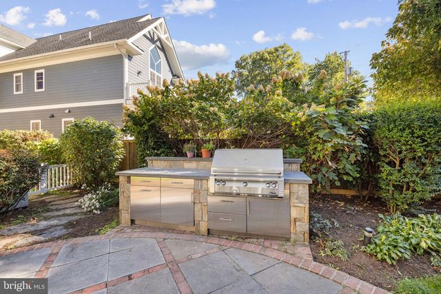 1604 N EDGEWOOD ST, Arlington, VA 22201