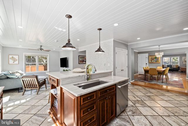 1604 N EDGEWOOD ST, Arlington, VA 22201