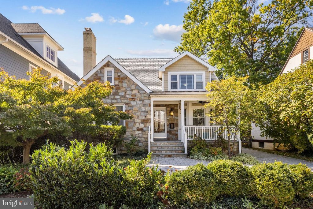 1604 N EDGEWOOD ST, Arlington, VA 22201
