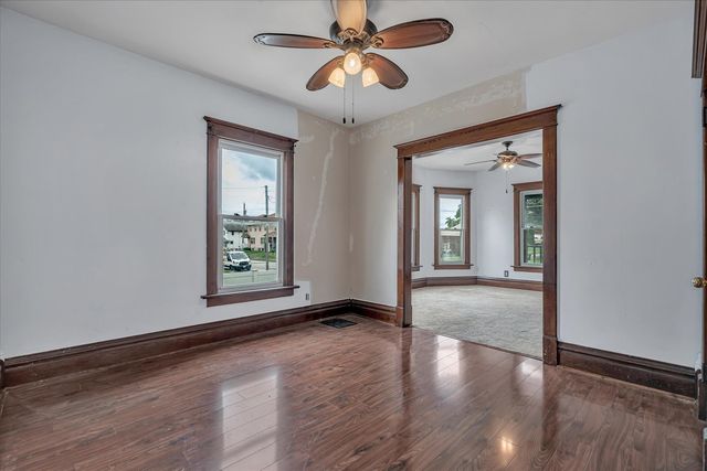 243 S Pine Street, Davenport, IA 52802
