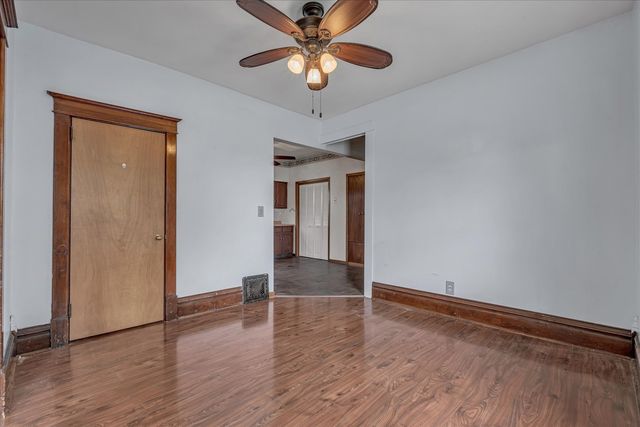 243 S Pine Street, Davenport, IA 52802