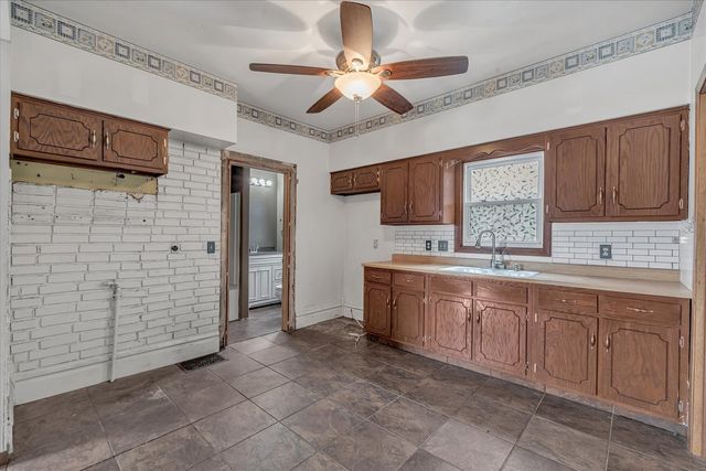 243 S Pine Street, Davenport, IA 52802