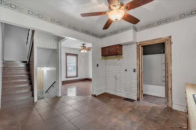 243 S Pine Street, Davenport, IA 52802