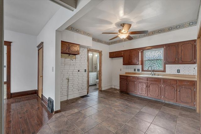 243 S Pine Street, Davenport, IA 52802