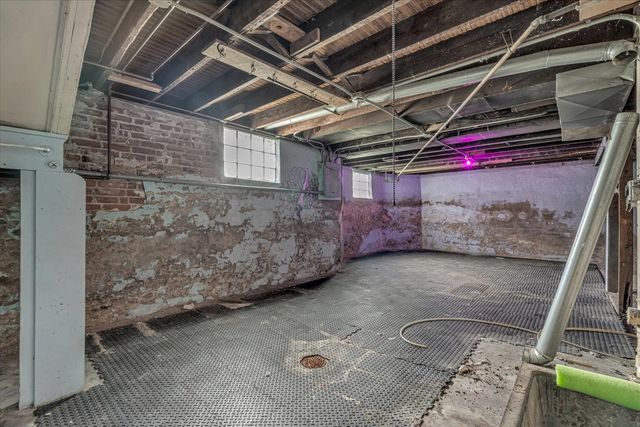 243 S Pine Street, Davenport, IA 52802