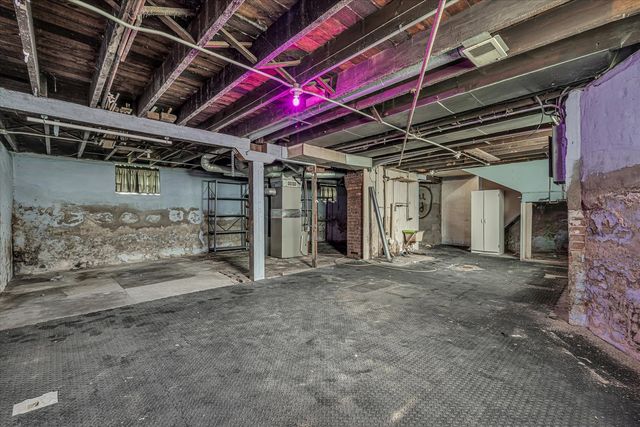 243 S Pine Street, Davenport, IA 52802