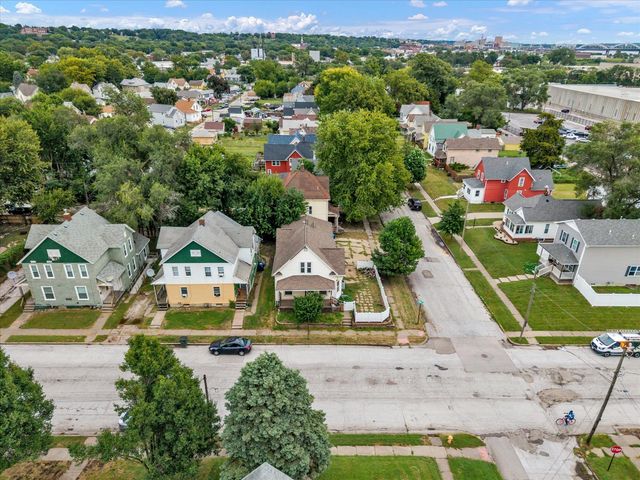 243 S Pine Street, Davenport, IA 52802