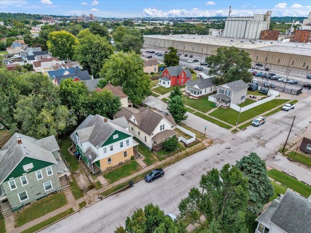 243 S Pine Street, Davenport, IA 52802