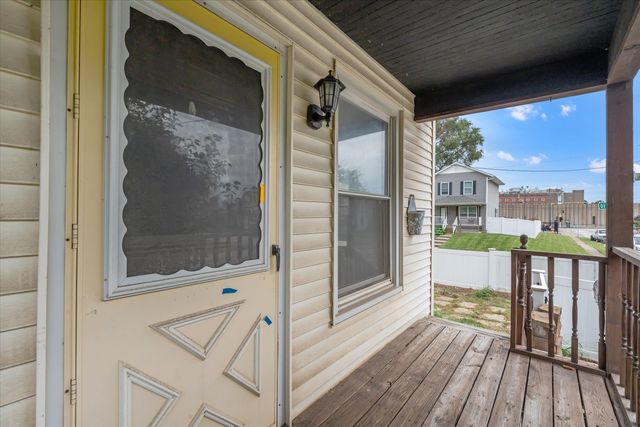 243 S Pine Street, Davenport, IA 52802