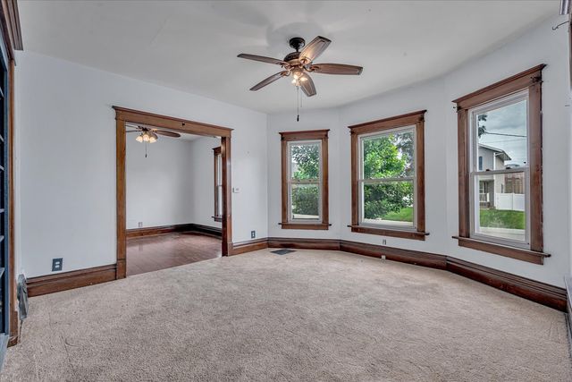 243 S Pine Street, Davenport, IA 52802