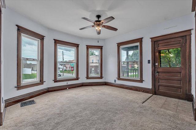 243 S Pine Street, Davenport, IA 52802