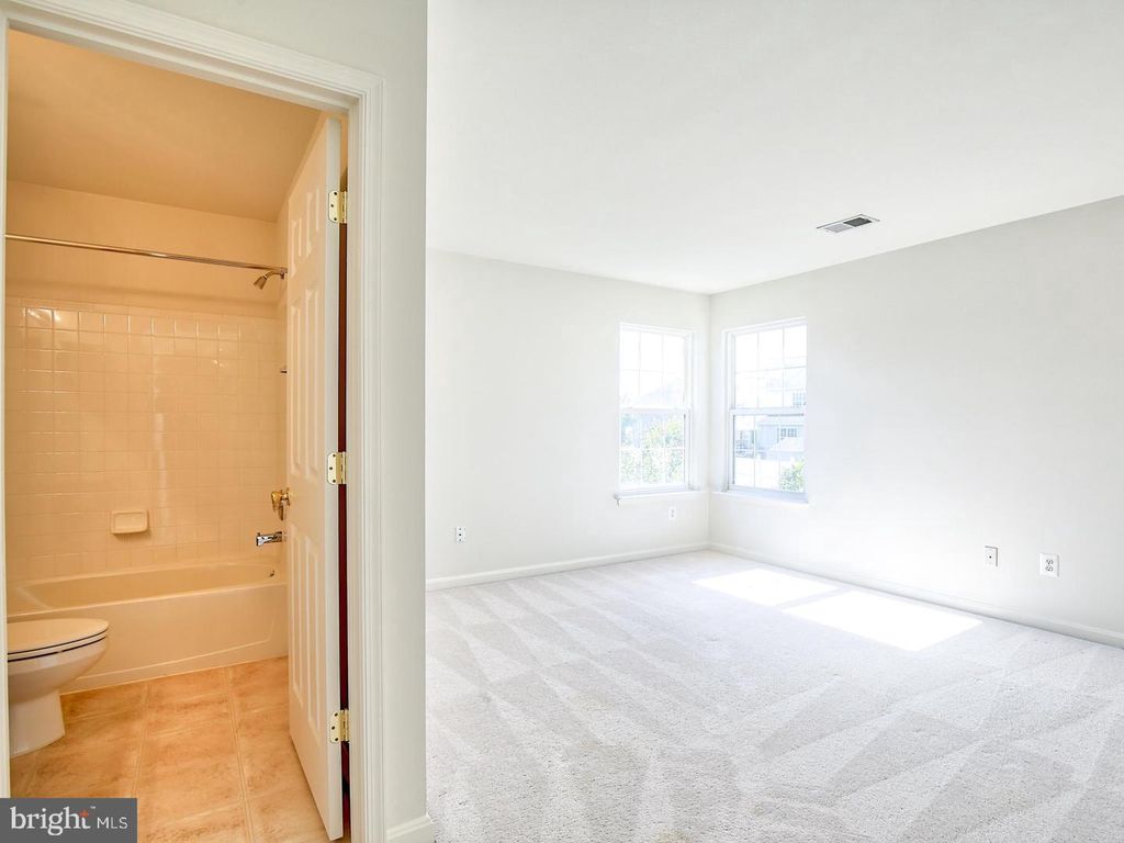Image 14 of property listing at 107 OKEEFE DR, Winchester, VA 22602