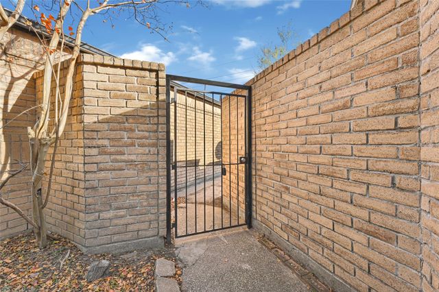 2415 Blackridge Road, Houston, TX 77067