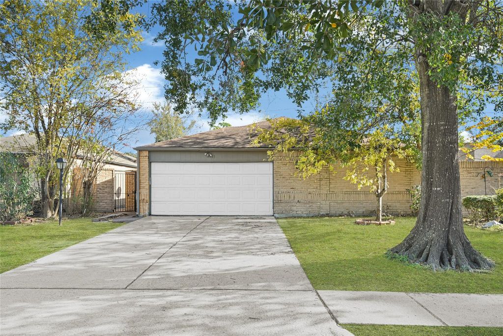 2415 Blackridge Road, Houston, TX 77067