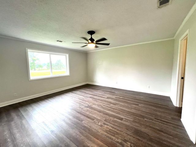 21141 S 425 Highway, Star City, AR 71667