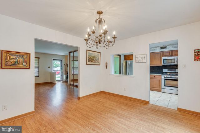 6 WINCHESTER CT, Bordentown, NJ 08505