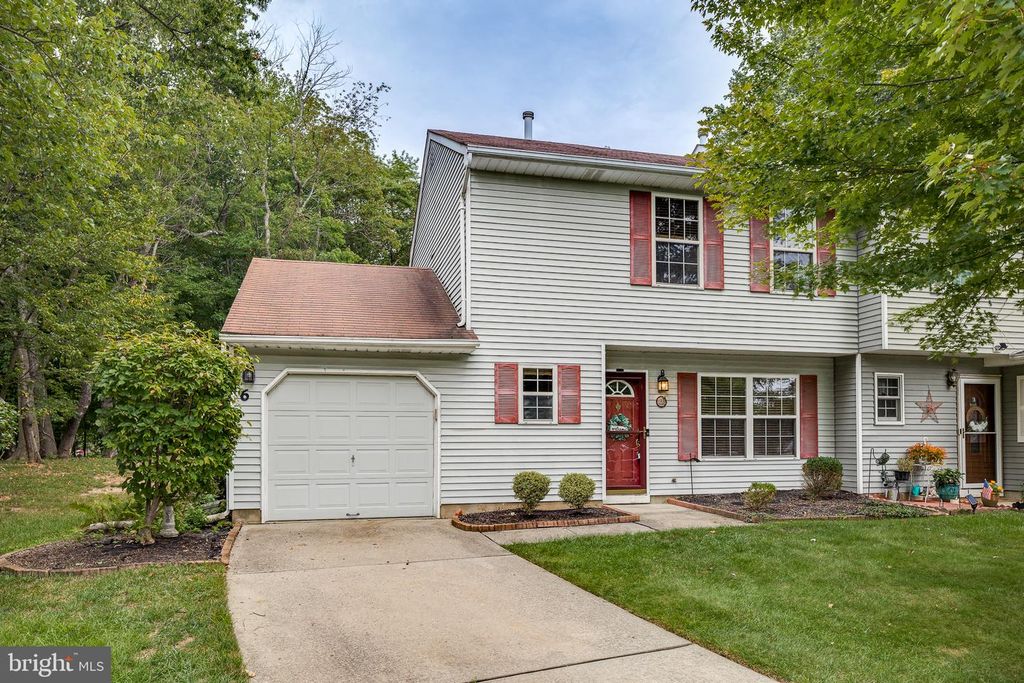 6 WINCHESTER CT, Bordentown, NJ 08505