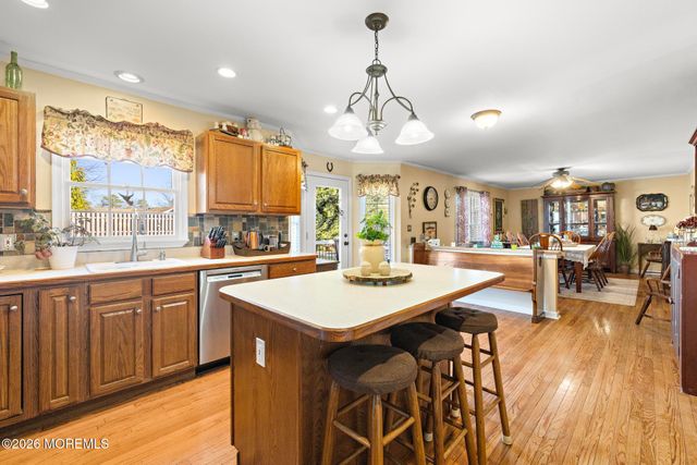 584 Coral Lane, Manahawkin, NJ 08050