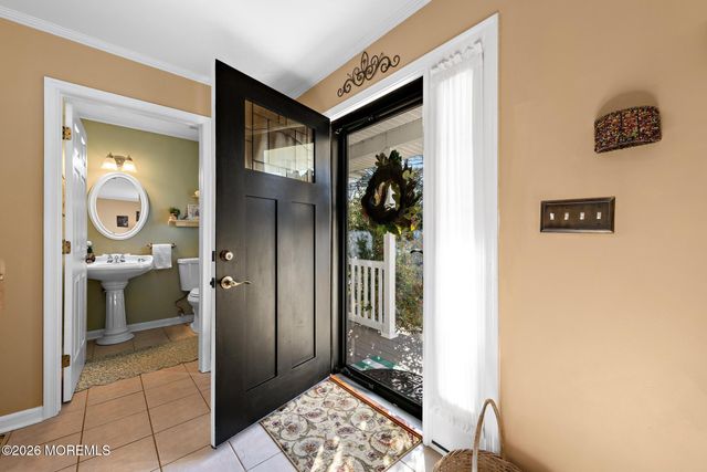 584 Coral Lane, Manahawkin, NJ 08050