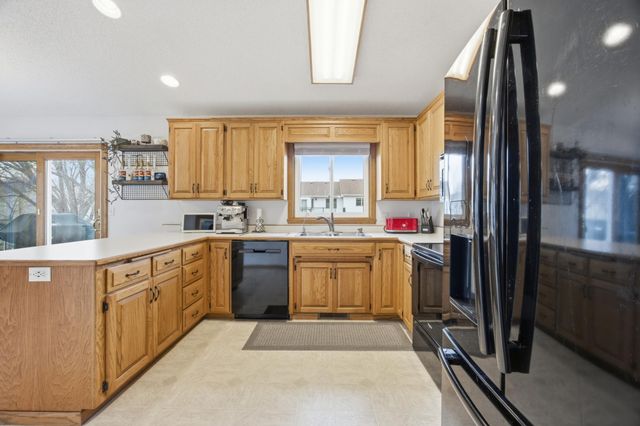 3018 36th Avenue S, Fargo, ND 58104