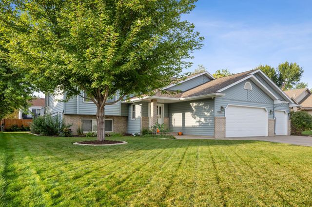 3018 36th Avenue S, Fargo, ND 58104