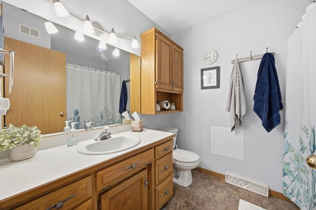 3018 36th Avenue S, Fargo, ND 58104