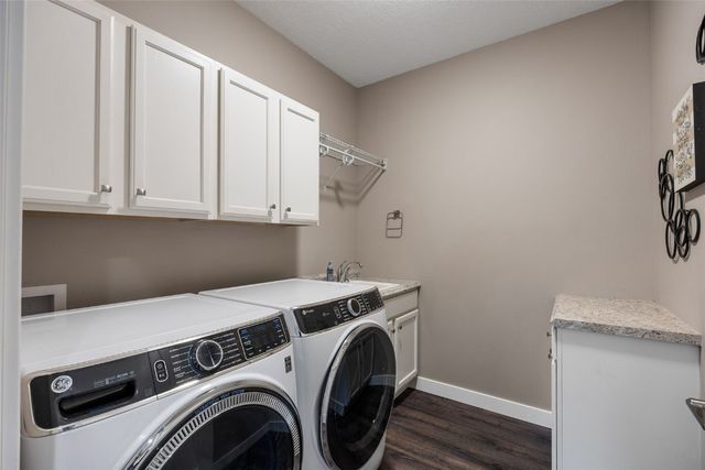 3873 Greens Grove Road, Center Point, IA 52213