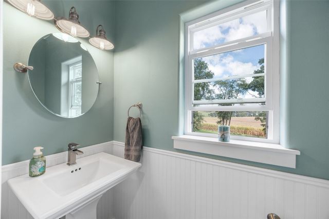 3873 Greens Grove Road, Center Point, IA 52213