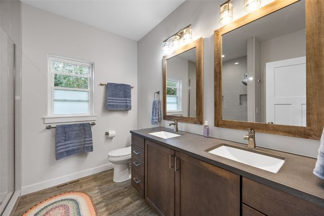 3873 Greens Grove Road, Center Point, IA 52213