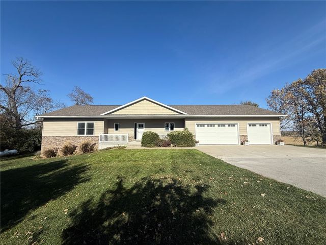 3873 Greens Grove Road, Center Point, IA 52213