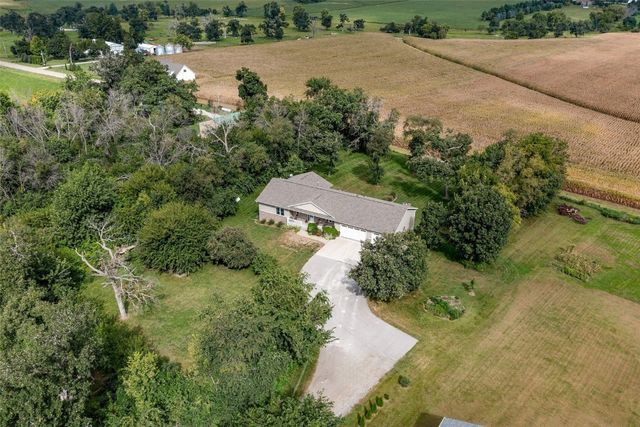 3873 Greens Grove Road, Center Point, IA 52213
