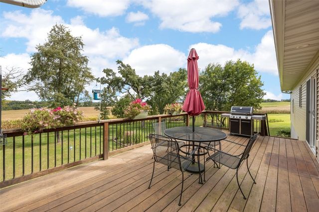 3873 Greens Grove Road, Center Point, IA 52213