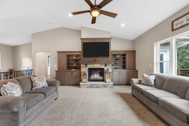 3873 Greens Grove Road, Center Point, IA 52213