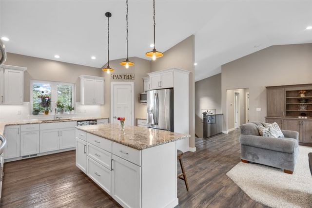 3873 Greens Grove Road, Center Point, IA 52213